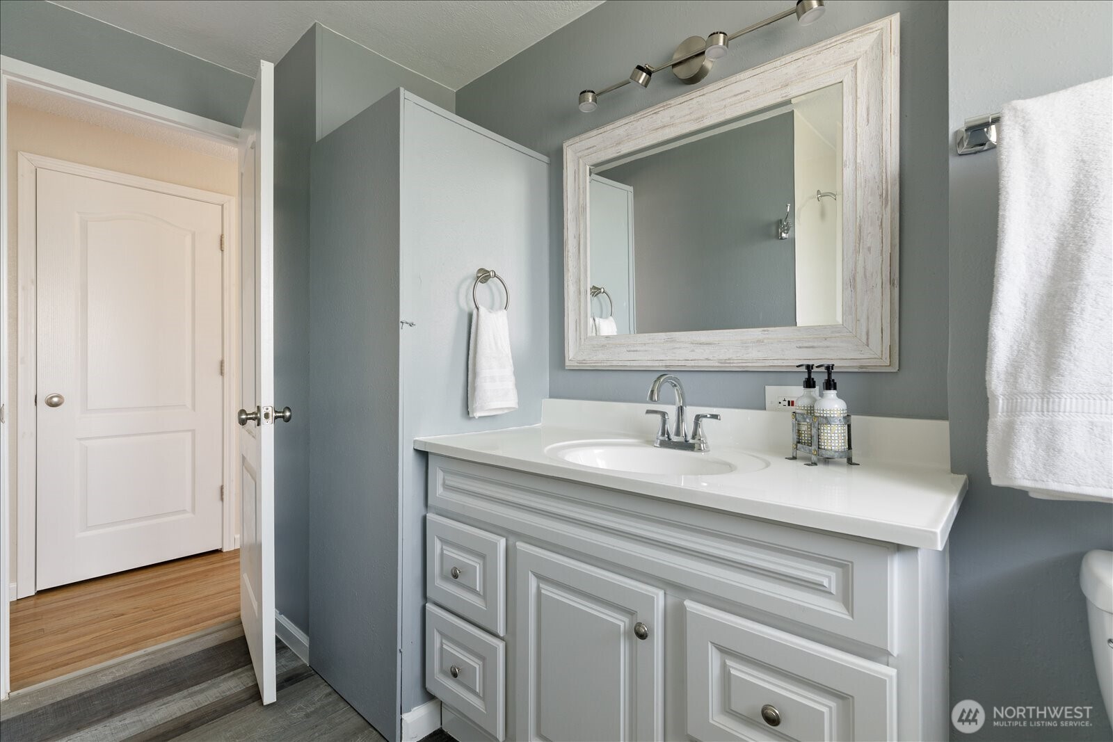 1515 NE 3rd Avenue , Oak Harbor, WA 98277