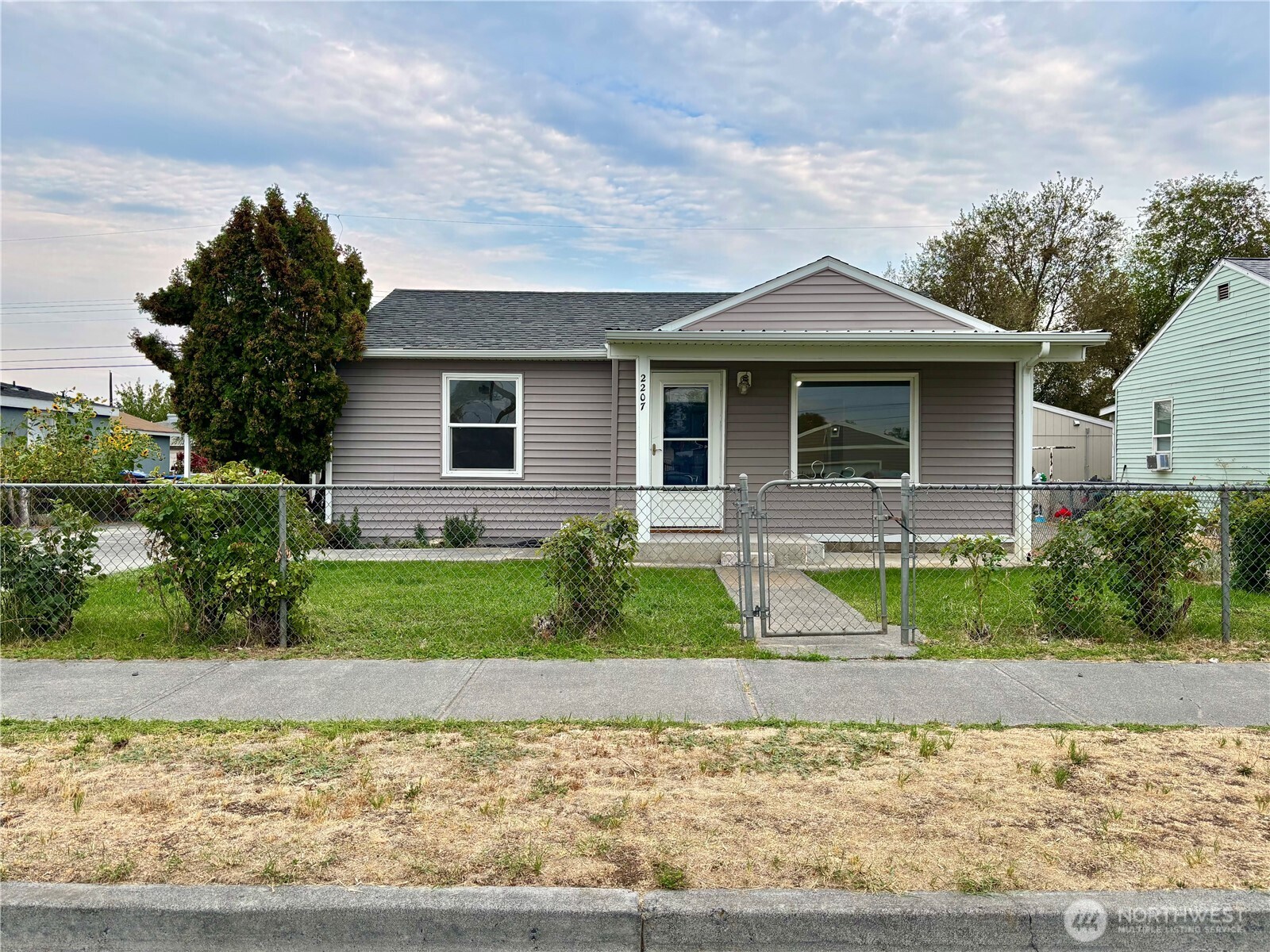 2207 W Spruce Street , Moses Lake, WA 98837