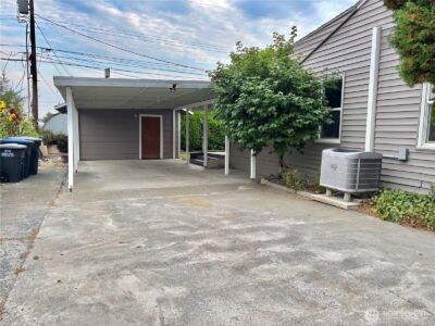 2207 W Spruce Street , Moses Lake, WA 98837 - Photo 2