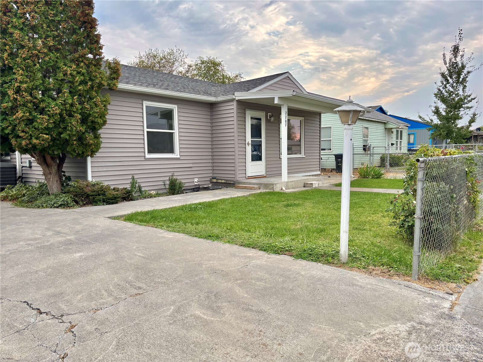 2207 W Spruce Street , Moses Lake, WA 98837