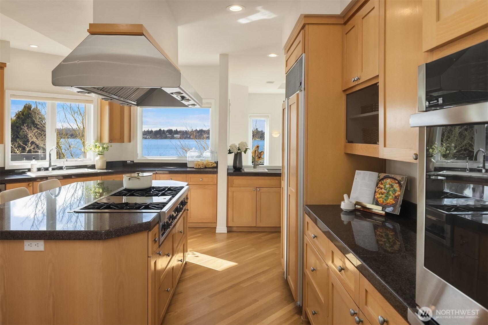 7439 W Mercer Way , Mercer Island, WA 98040