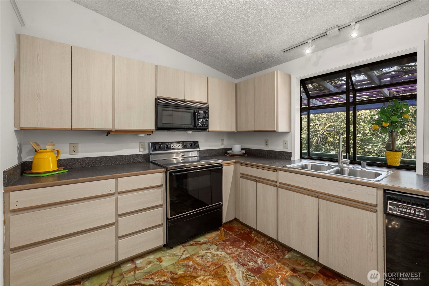 27243 33rd Place S, Kent, WA 98032