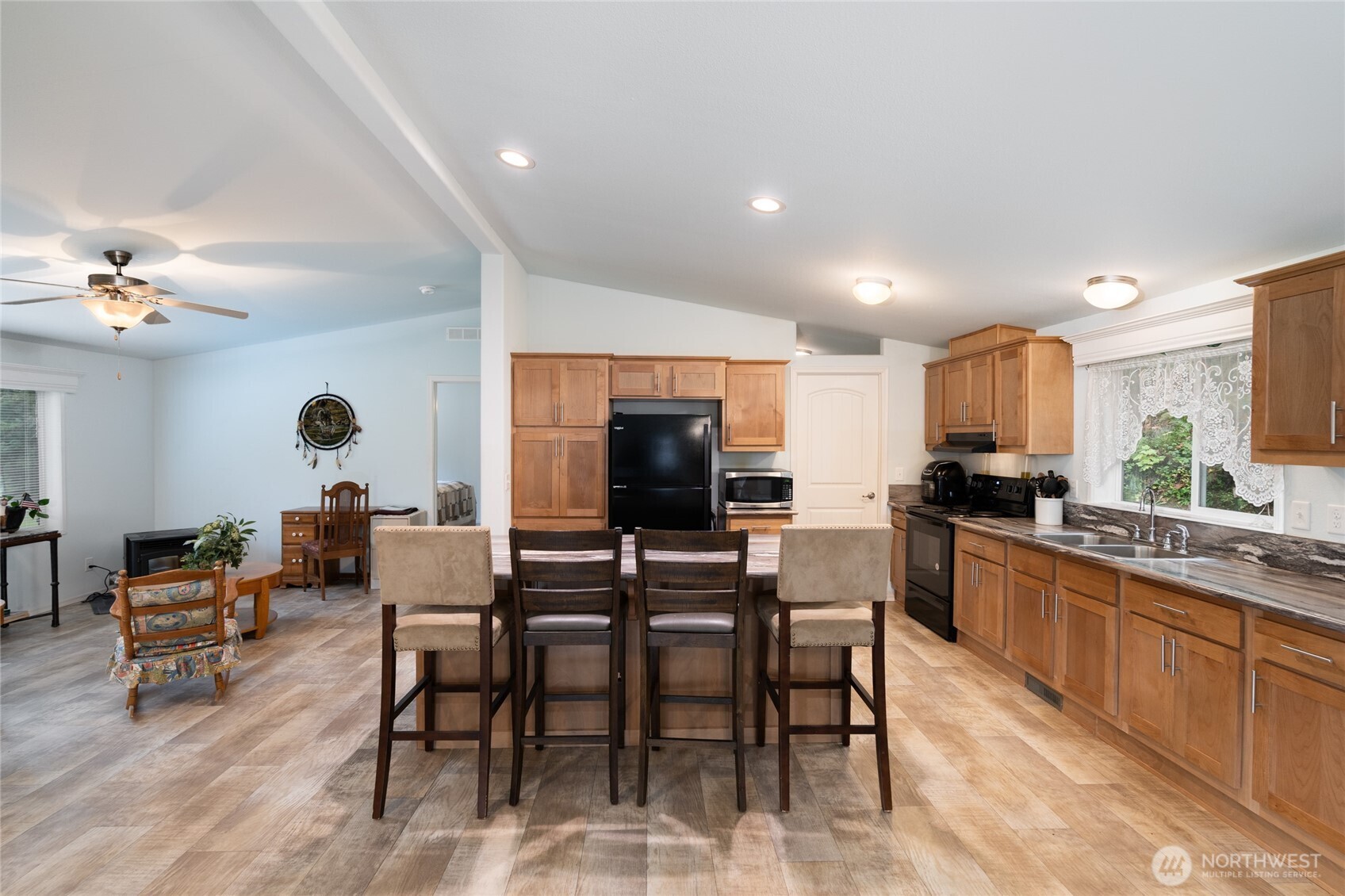 9054 W Pressentin Drive , Concrete, WA 98237