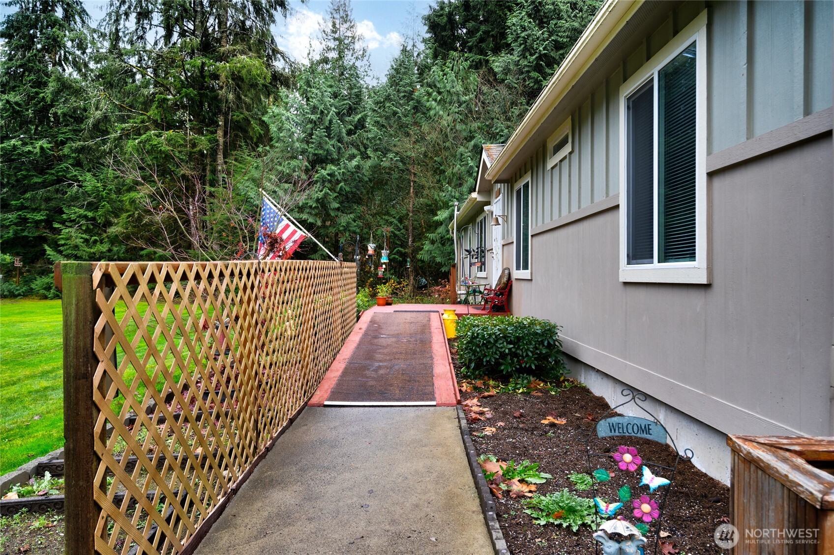 9054 W Pressentin Drive , Concrete, WA 98237