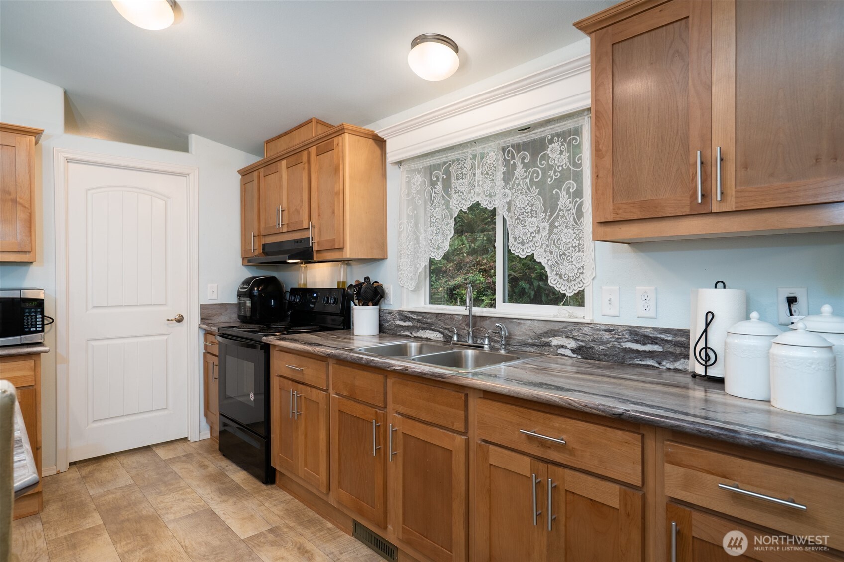 9054 W Pressentin Drive , Concrete, WA 98237