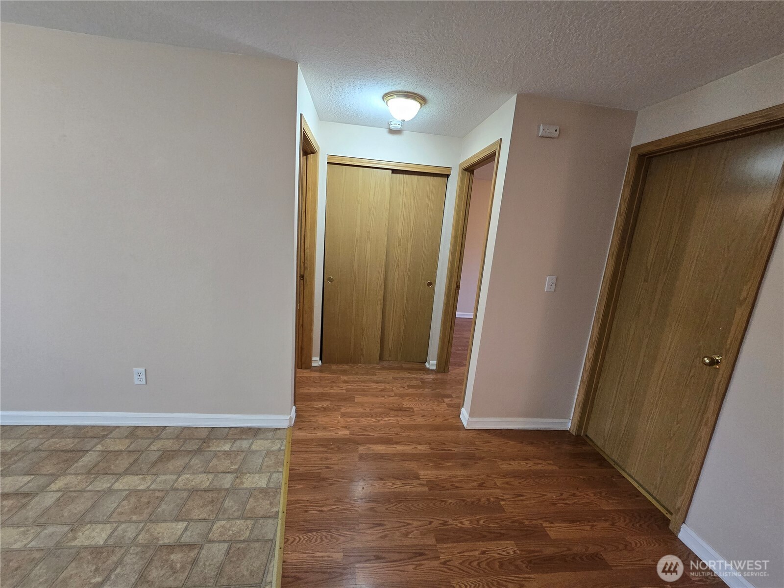 1106 S 11th Avenue , Kelso, WA 98626
