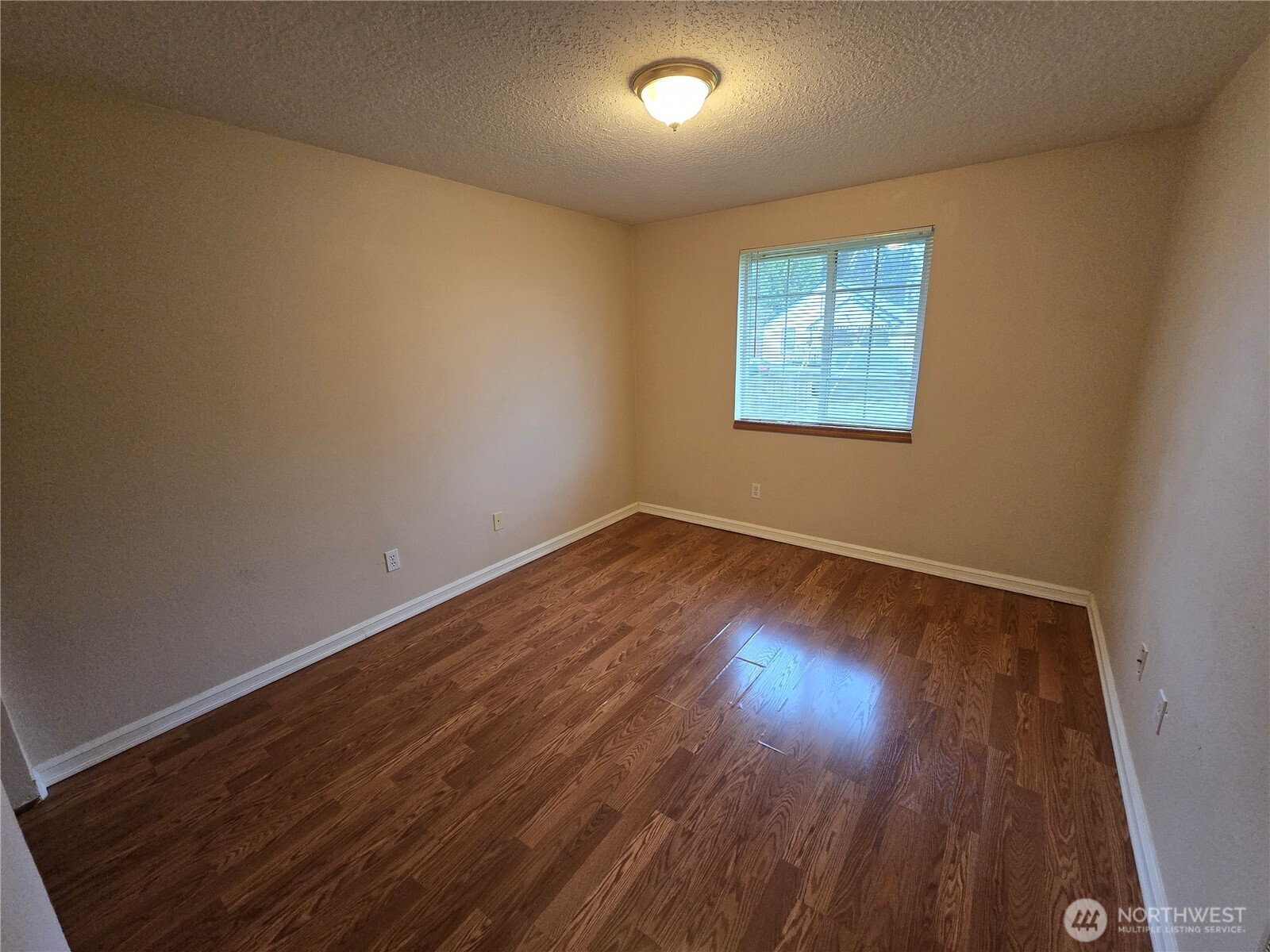 1106 S 11th Avenue , Kelso, WA 98626