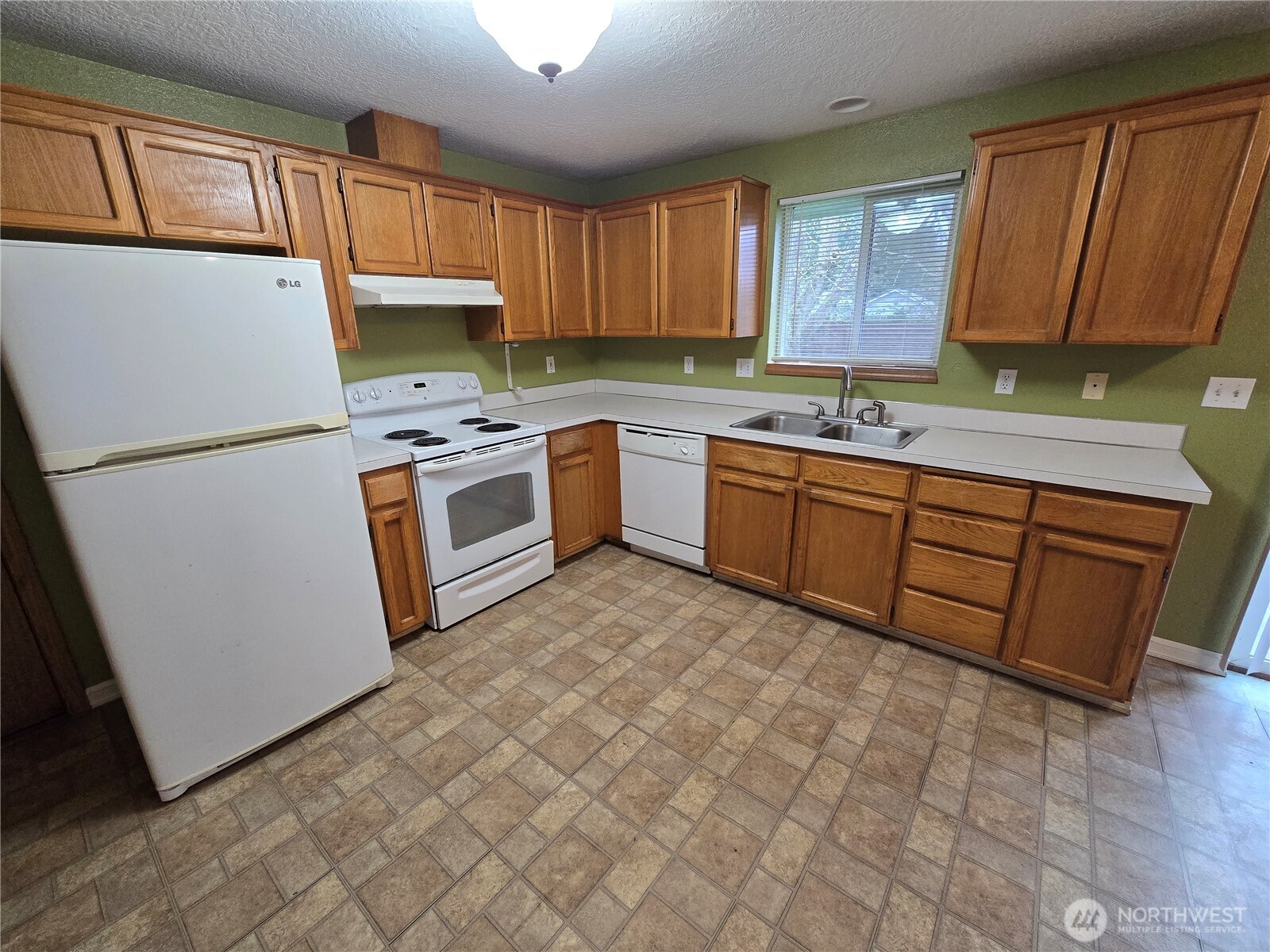 1106 S 11th Avenue , Kelso, WA 98626