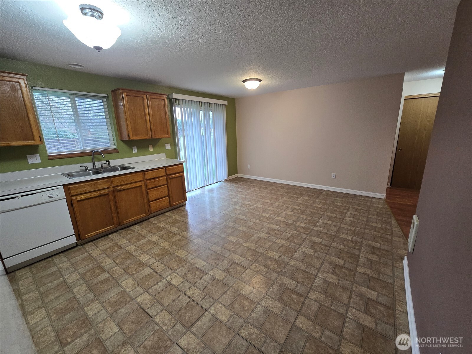 1106 S 11th Avenue , Kelso, WA 98626