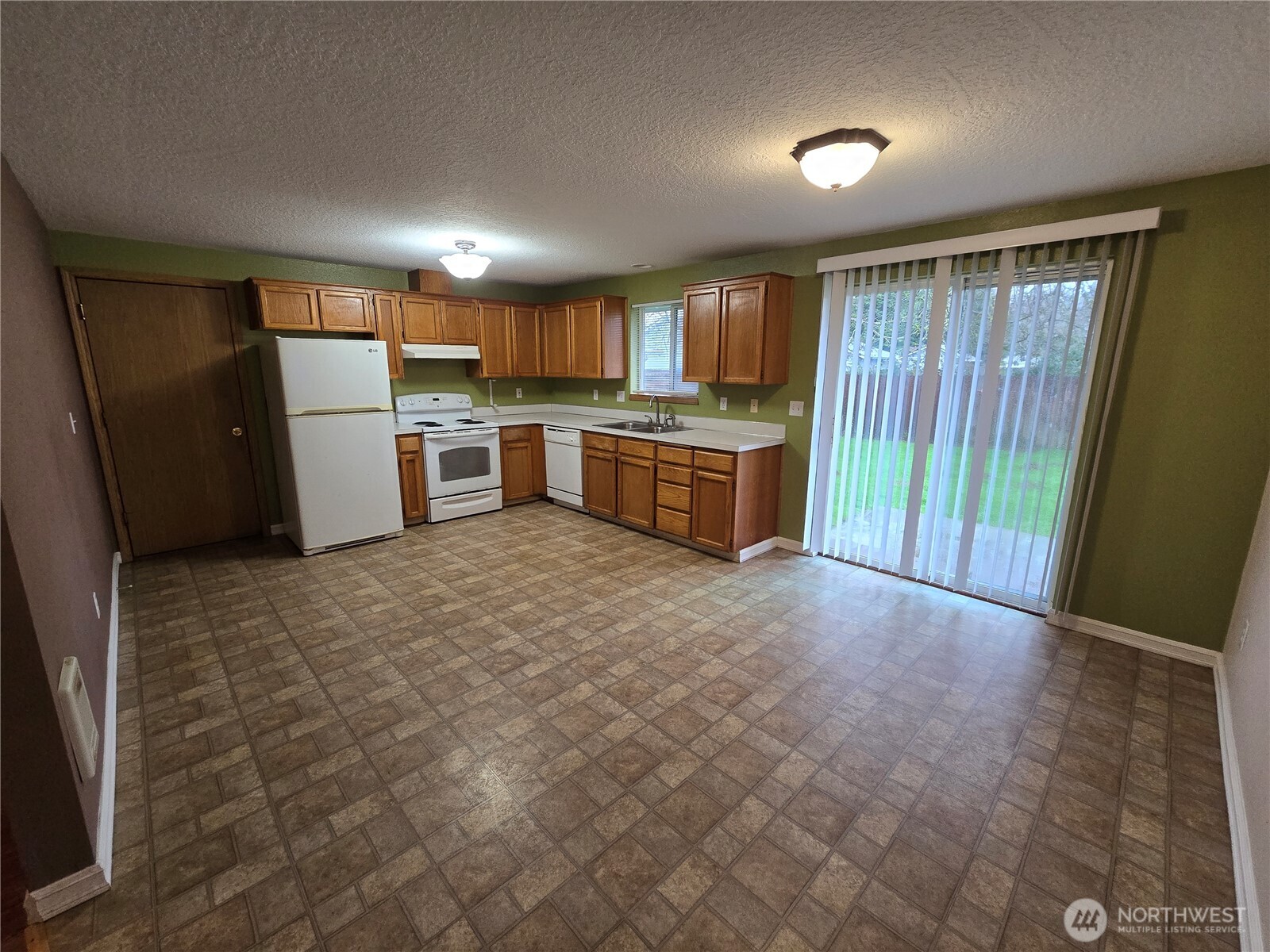 1106 S 11th Avenue , Kelso, WA 98626