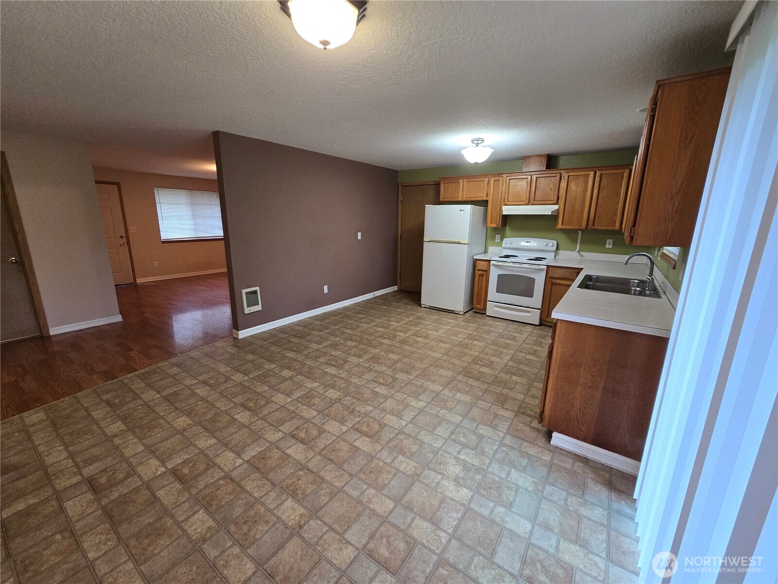 1106 S 11th Avenue , Kelso, WA 98626