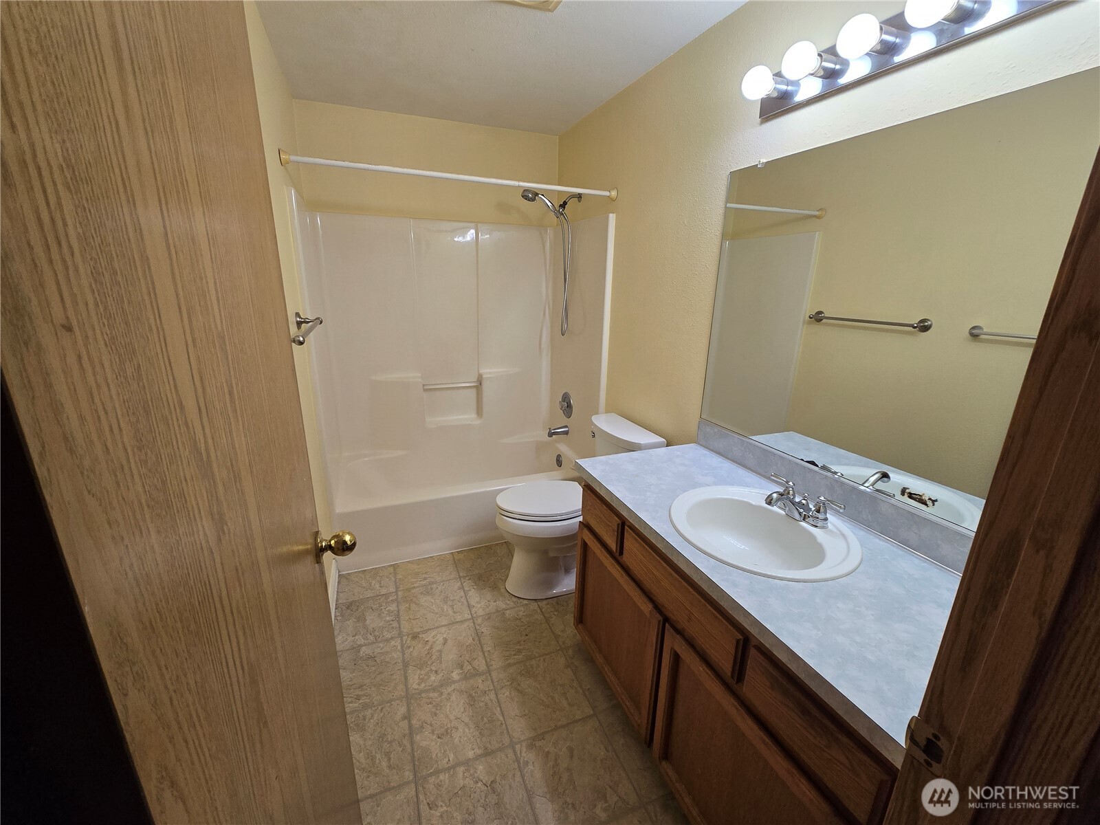 1106 S 11th Avenue , Kelso, WA 98626