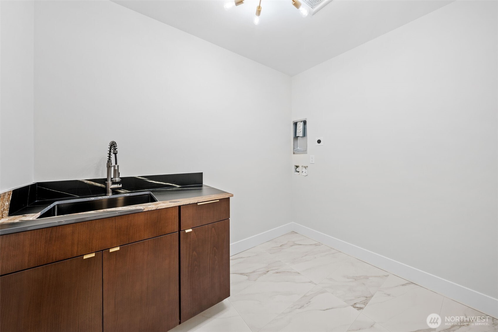 7905 240th Street SW, Edmonds, WA 98026