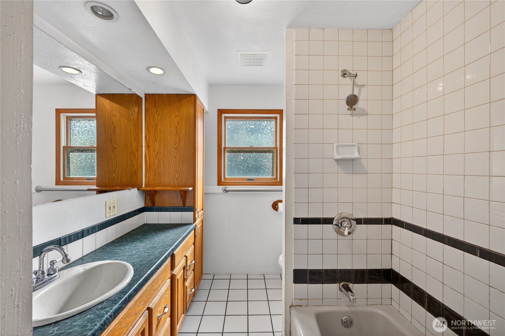 403 E Spruce Street , Mount Vernon, WA 98273