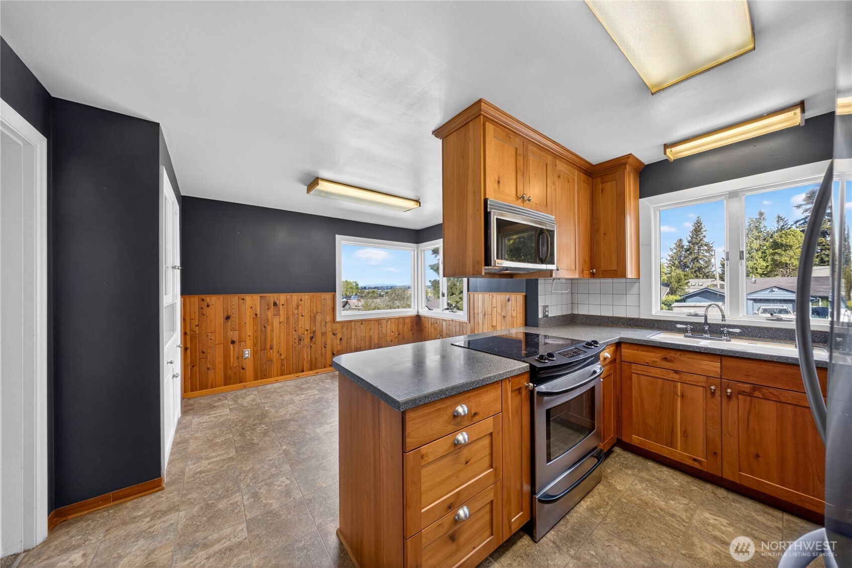 403 E Spruce Street , Mount Vernon, WA 98273