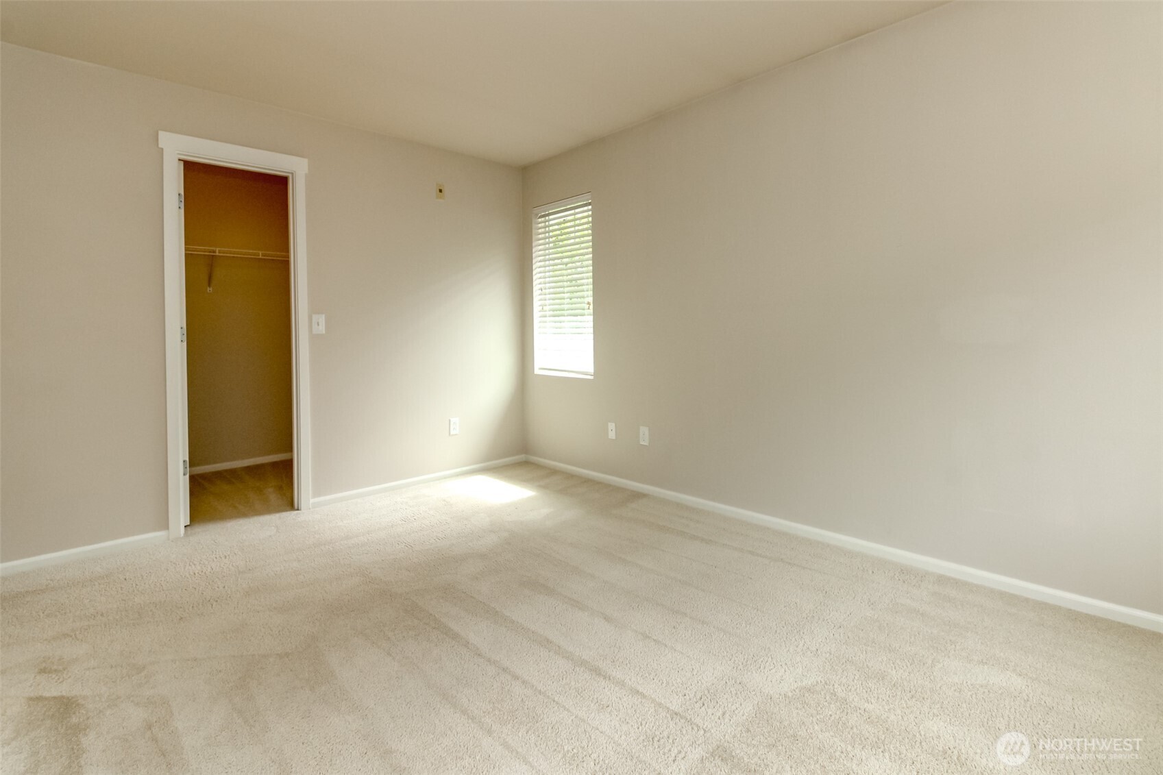 21230 40th Way S #E, SeaTac, WA 98198