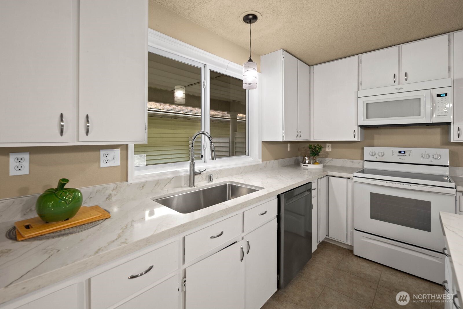 32405 1st Place S, Federal Way, WA 98003-5710