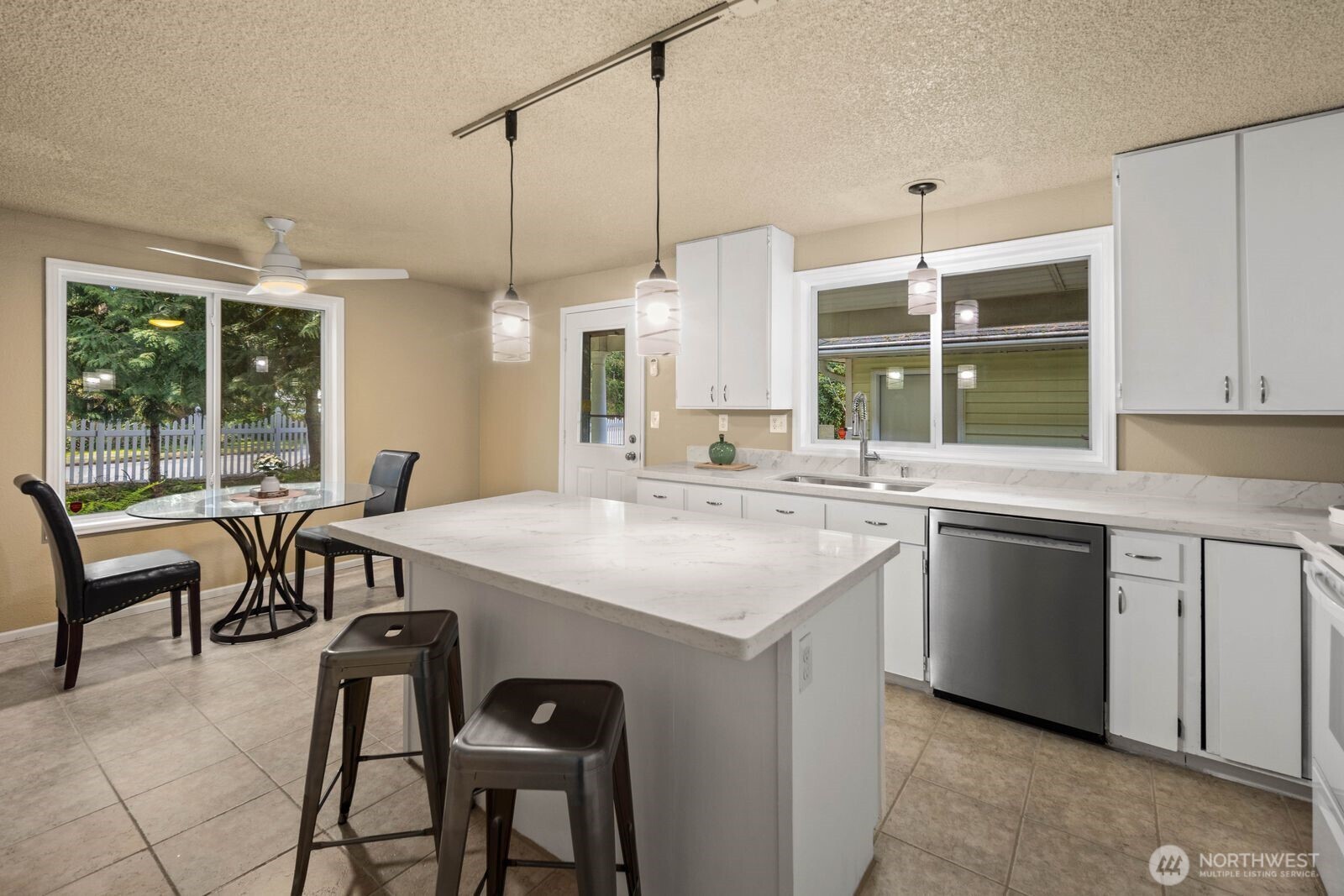 32405 1st Place S, Federal Way, WA 98003-5710