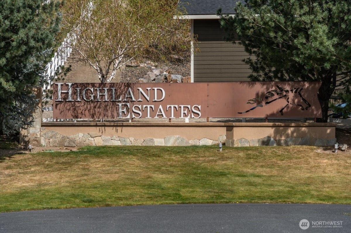 3085 Martin Place , East Wenatchee, WA 98802