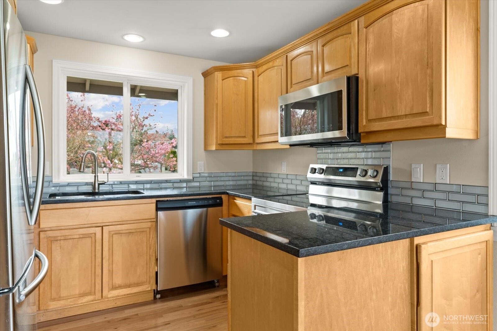 944 Maple Street , Edmonds, WA 98020