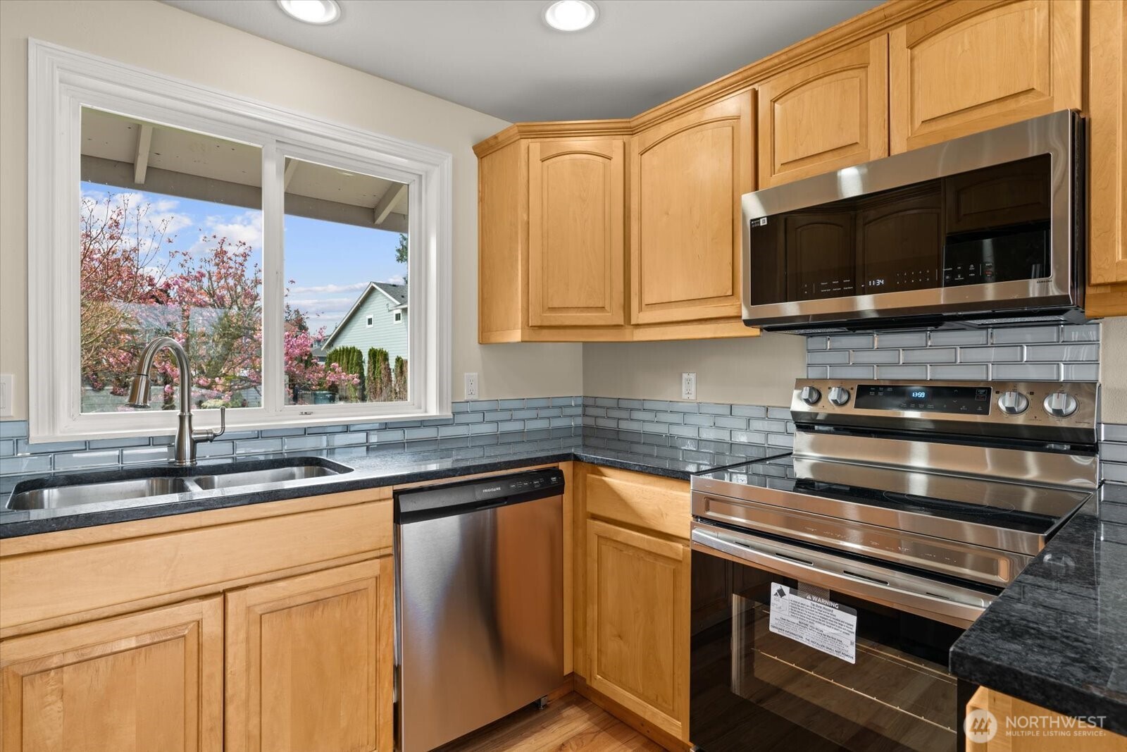 944 Maple Street , Edmonds, WA 98020