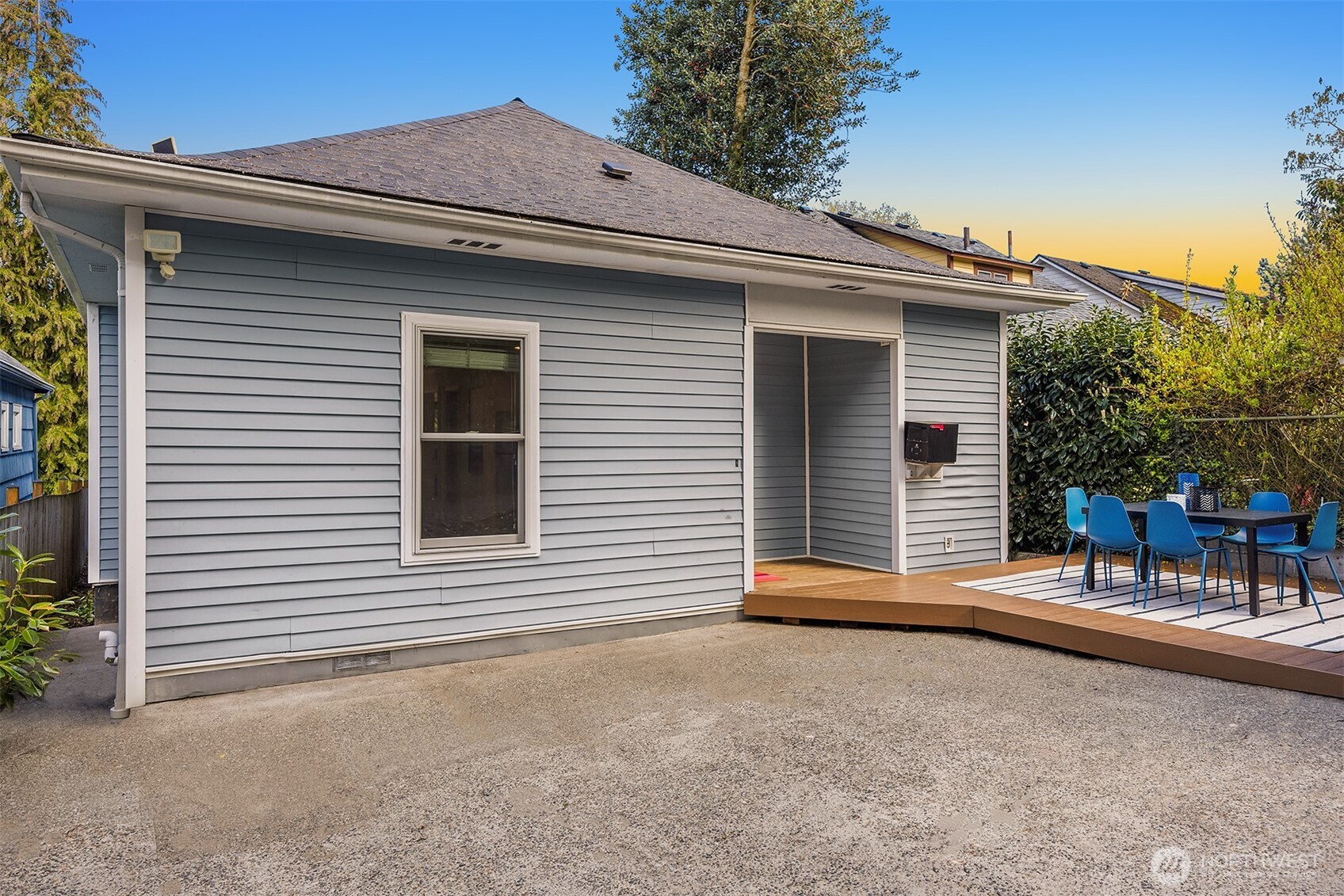 6067 6th Avenue NE, Seattle, WA 98115