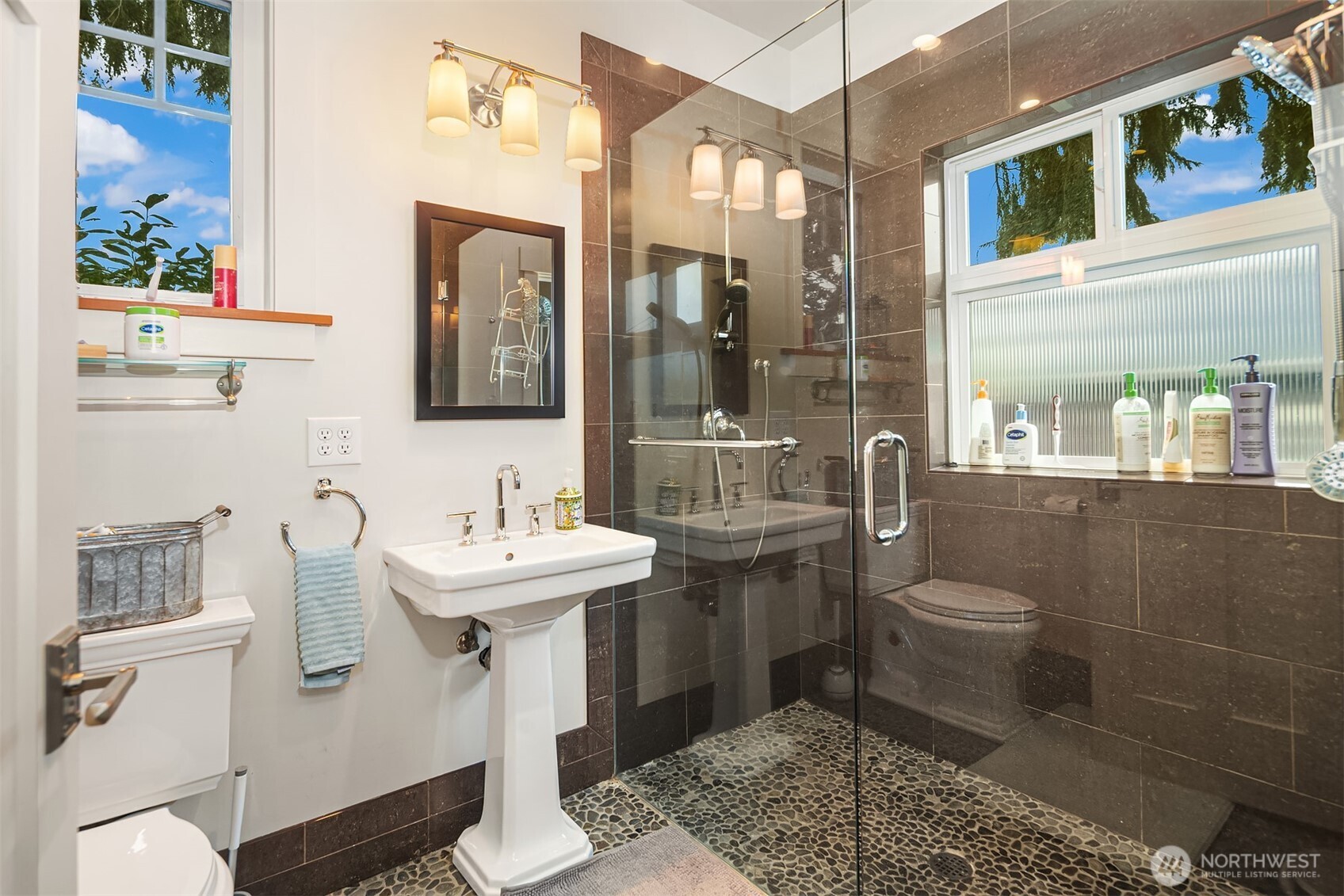 6016 44th Avenue SW, Seattle, WA 98136