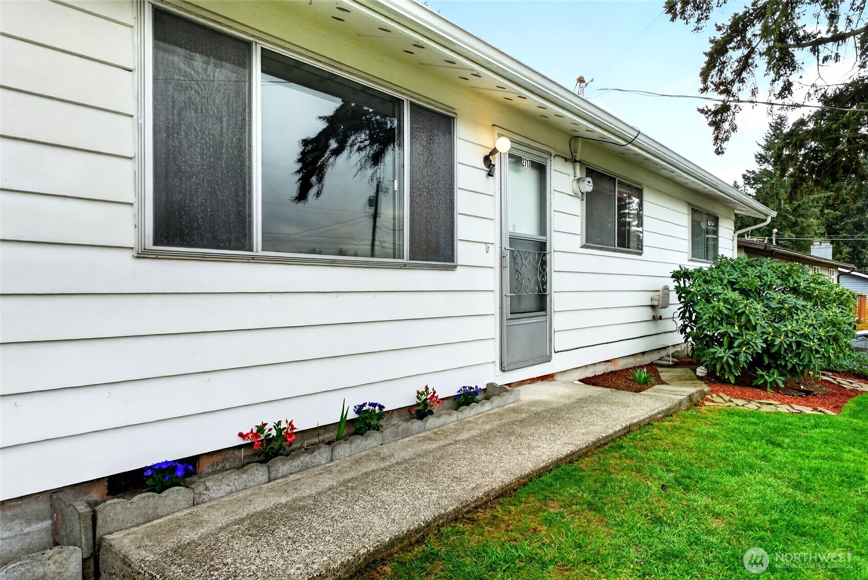 2717 SW 328th Street , Federal Way, WA 98023-2824