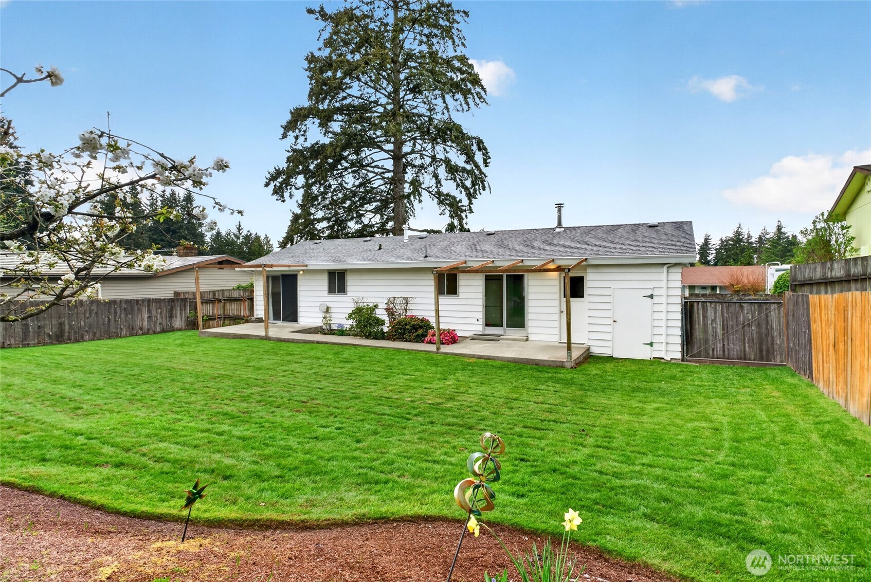 2717 SW 328th Street , Federal Way, WA 98023-2824