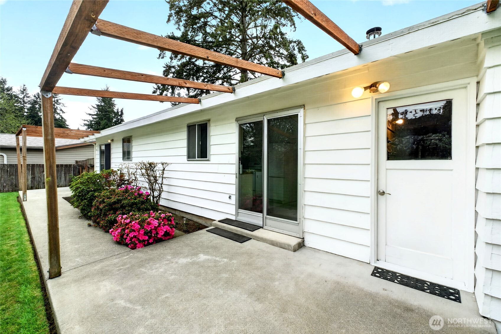 2717 SW 328th Street , Federal Way, WA 98023-2824