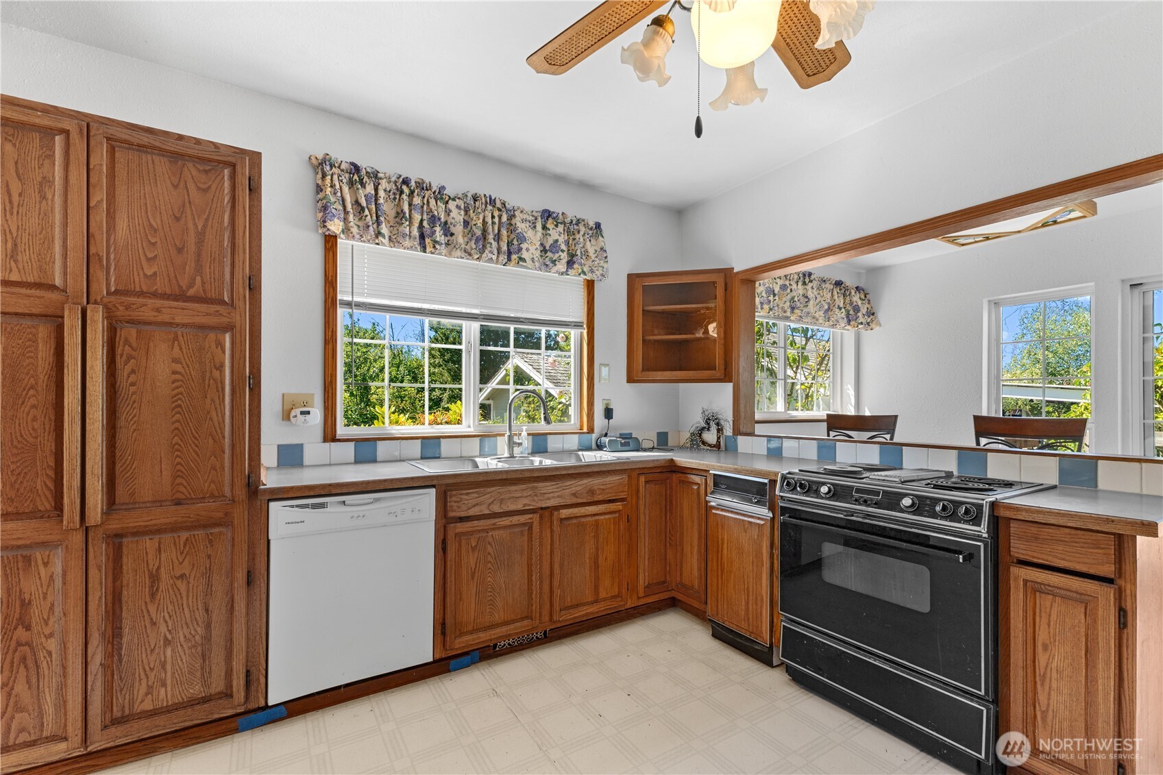 1676 Collins Road , Buckley, WA 98321-9480