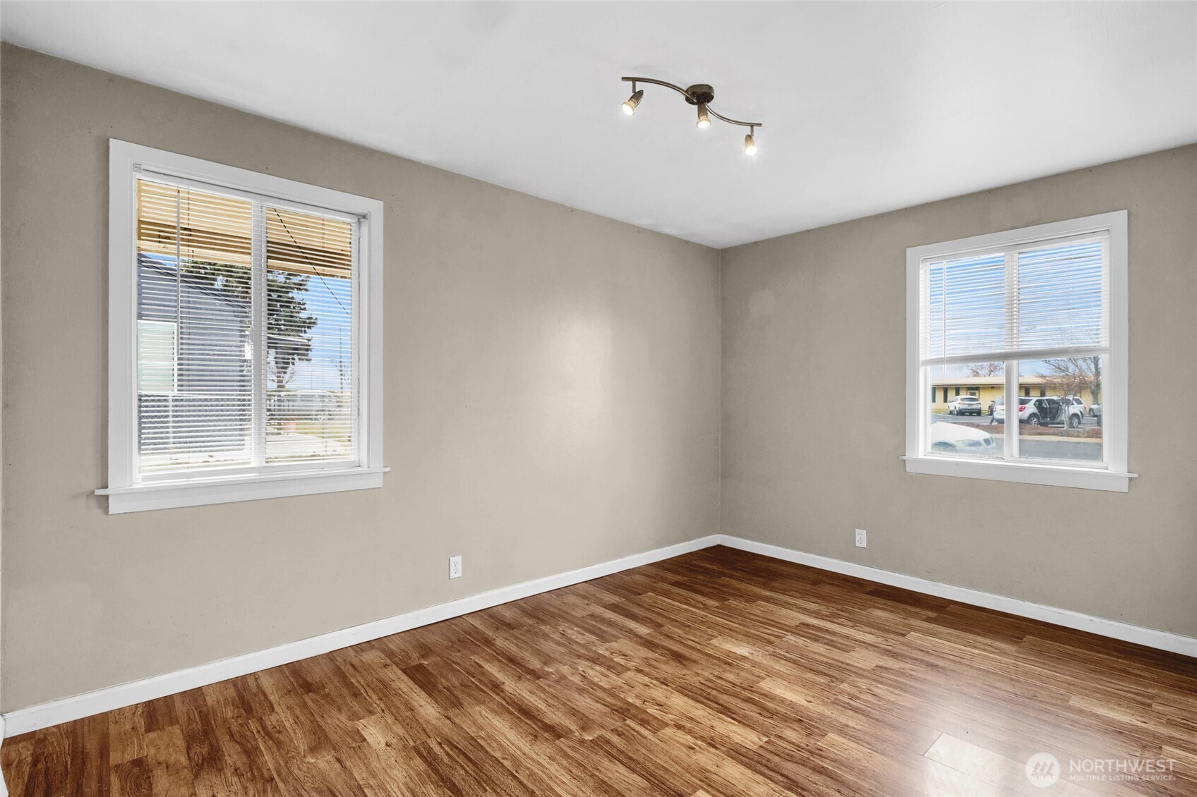 1131 1133 W Ivy Avenue , Moses Lake, WA 98837