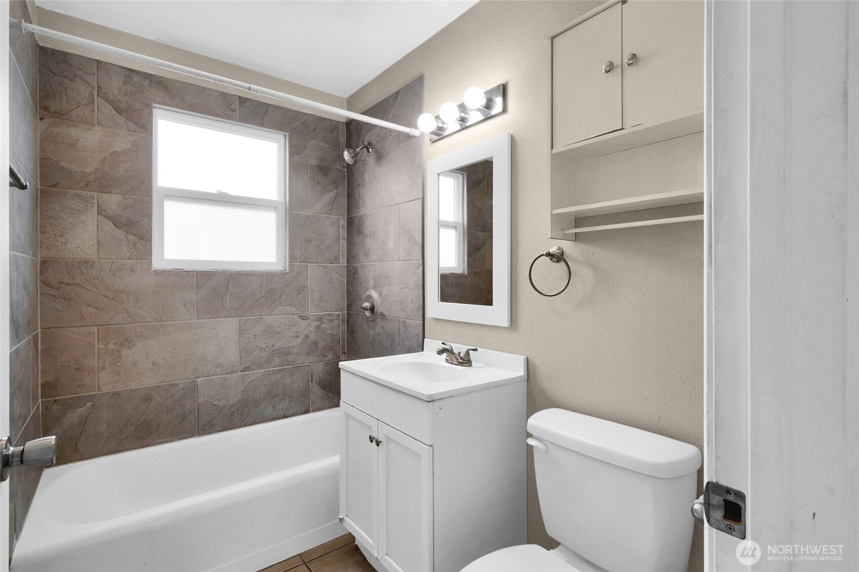 1131 1133 W Ivy Avenue , Moses Lake, WA 98837