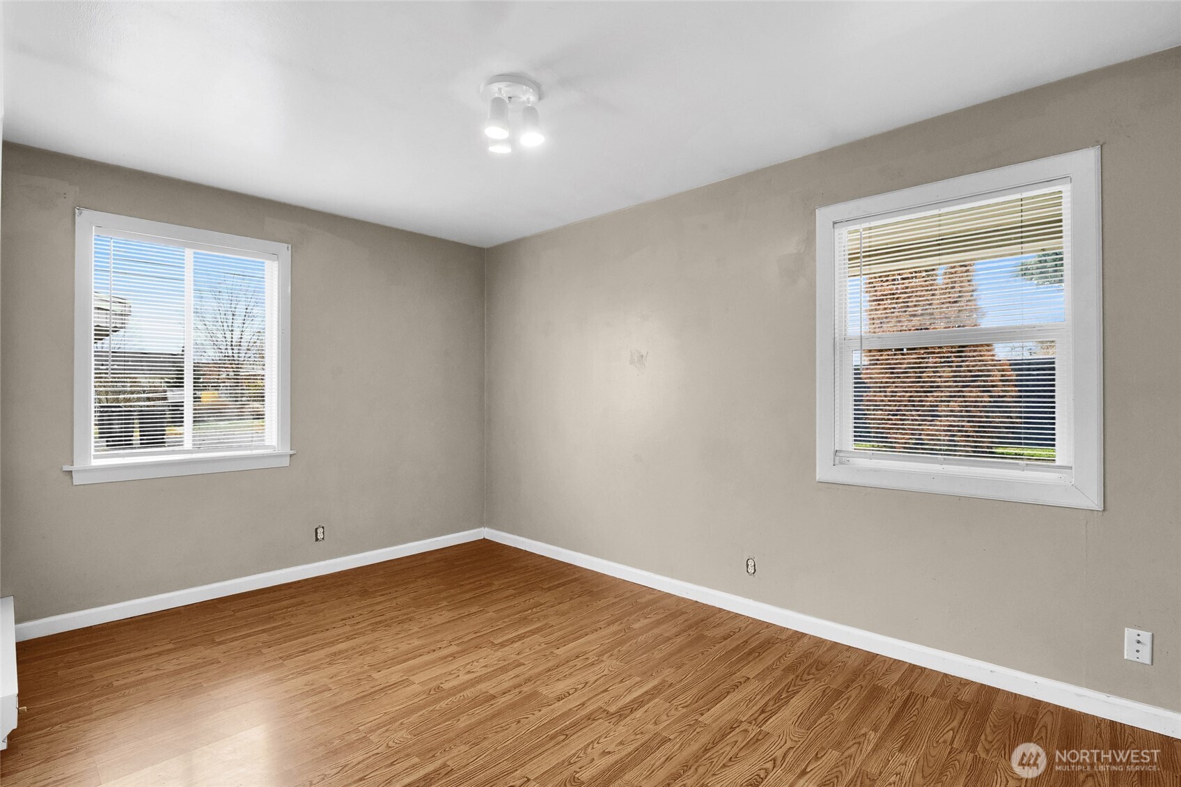1131 1133 W Ivy Avenue , Moses Lake, WA 98837