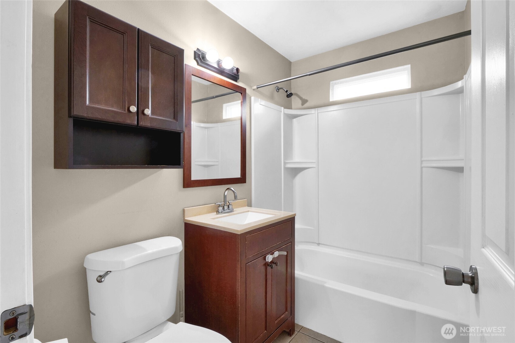 1131 1133 W Ivy Avenue , Moses Lake, WA 98837