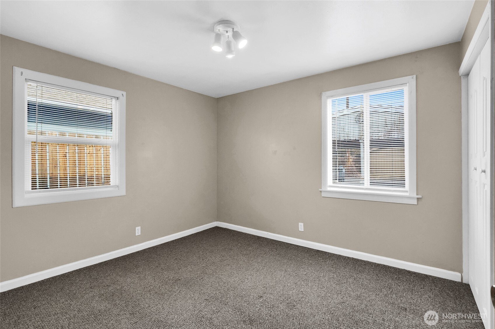 1131 1133 W Ivy Avenue , Moses Lake, WA 98837