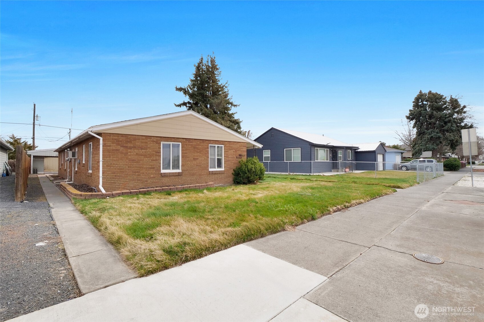 1131 1133 W Ivy Avenue , Moses Lake, WA 98837