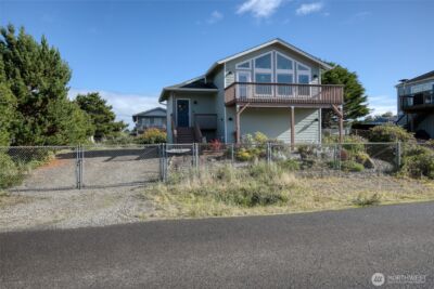 544 Sand Dune Avenue SW, Ocean Shores, WA 98569