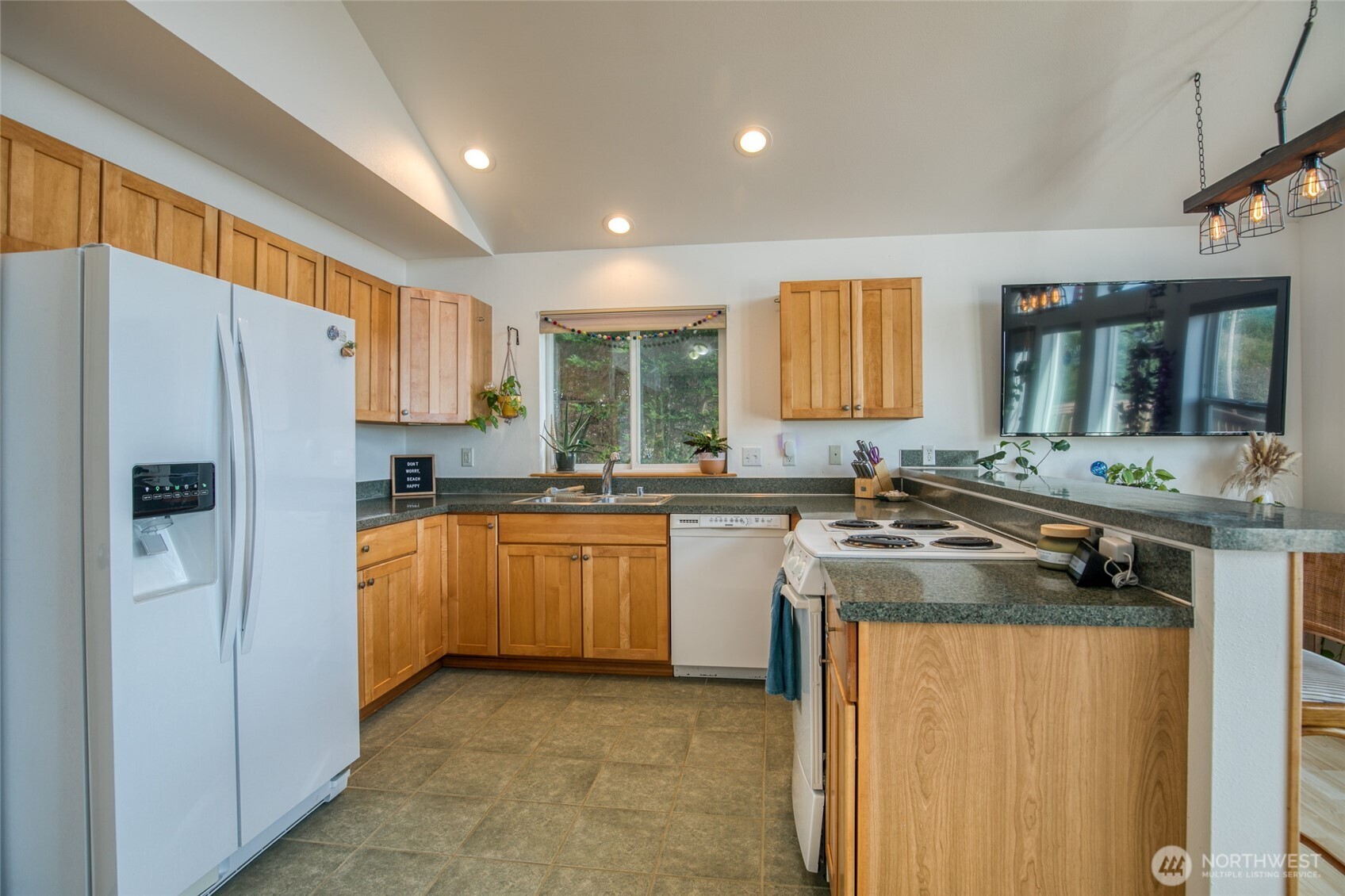 544 Sand Dune Avenue SW, Ocean Shores, WA 98569