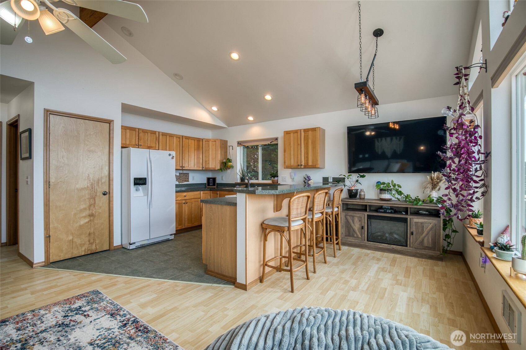 544 Sand Dune Avenue SW, Ocean Shores, WA 98569