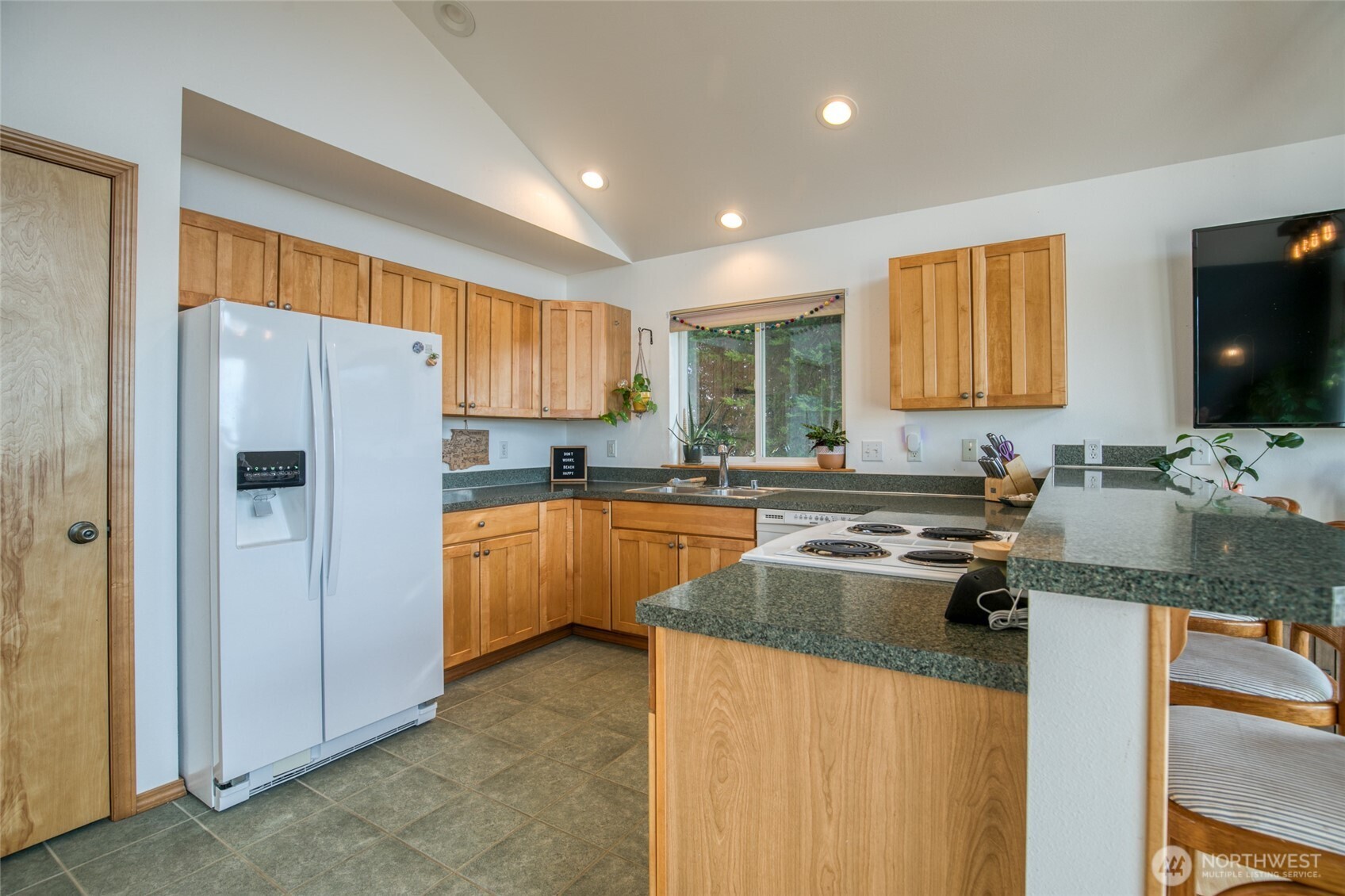 544 Sand Dune Avenue SW, Ocean Shores, WA 98569