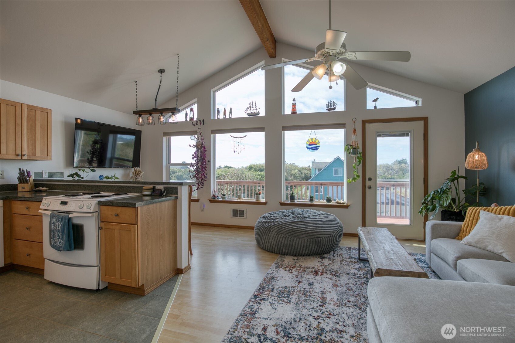 544 Sand Dune Avenue SW, Ocean Shores, WA 98569