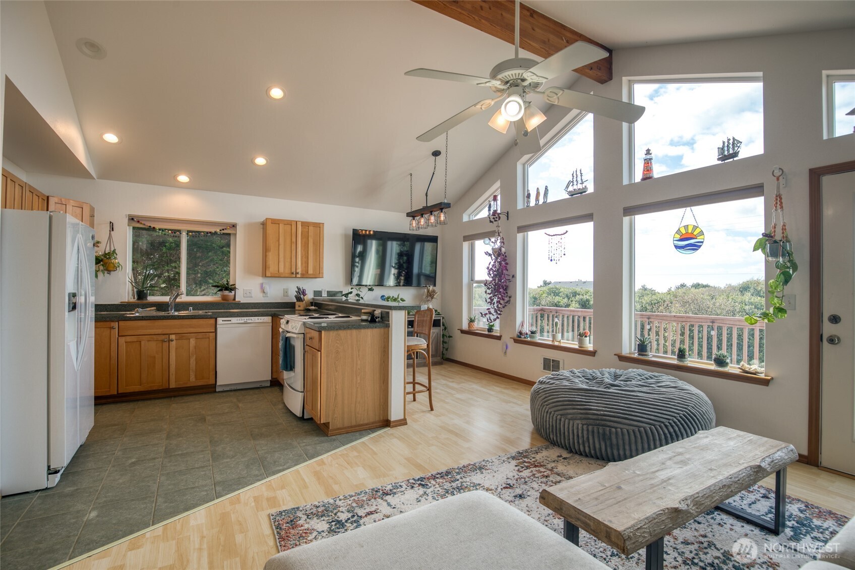 544 Sand Dune Avenue SW, Ocean Shores, WA 98569