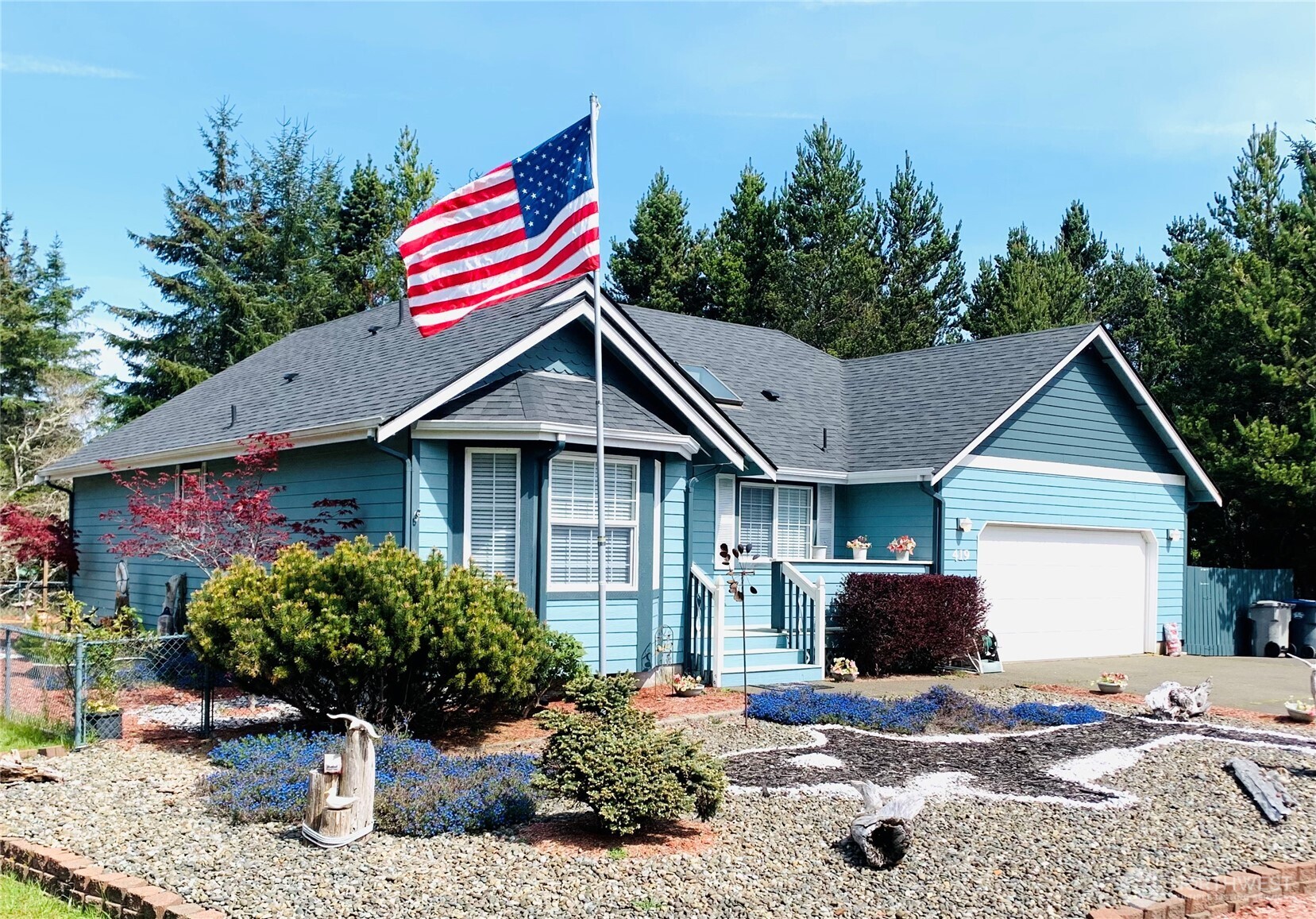 419 Lake West Loop NE, Ocean Shores, WA 98569