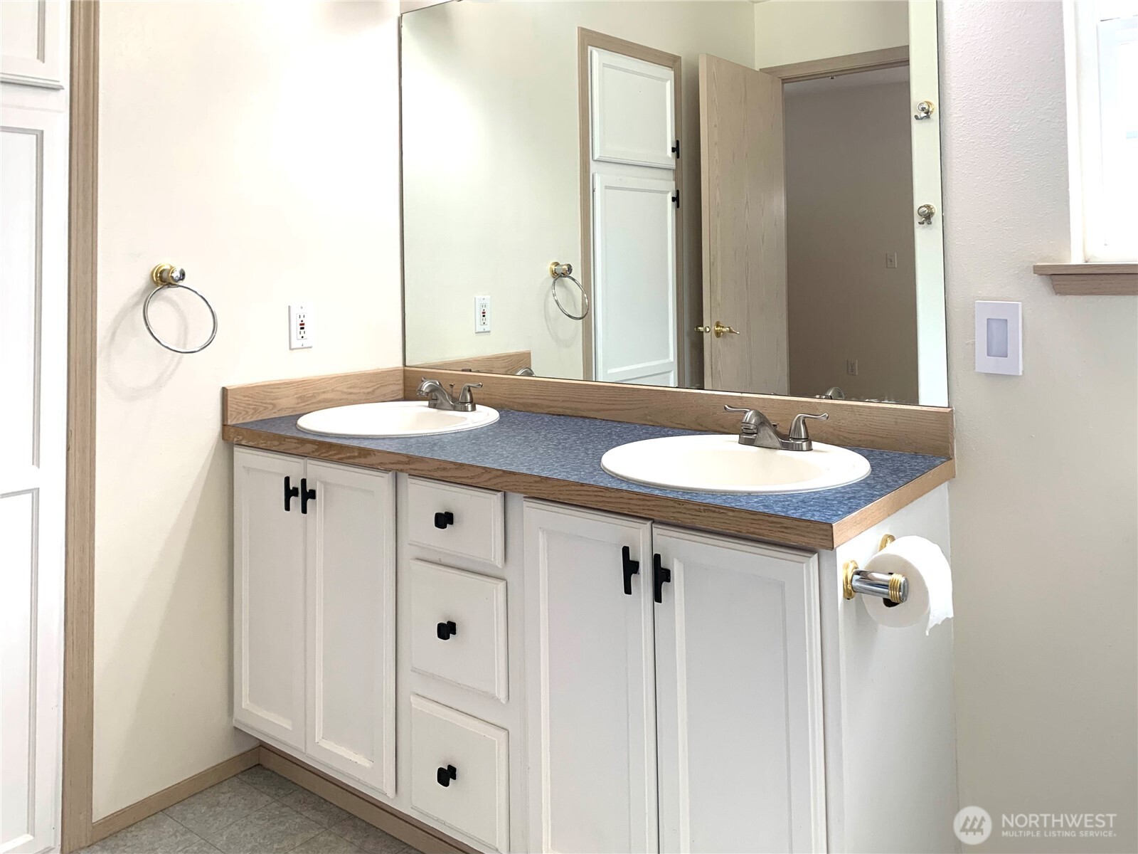 419 Lake West Loop NE, Ocean Shores, WA 98569