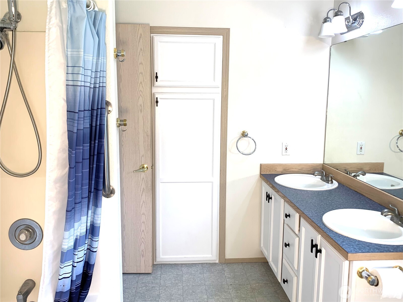 419 Lake West Loop NE, Ocean Shores, WA 98569