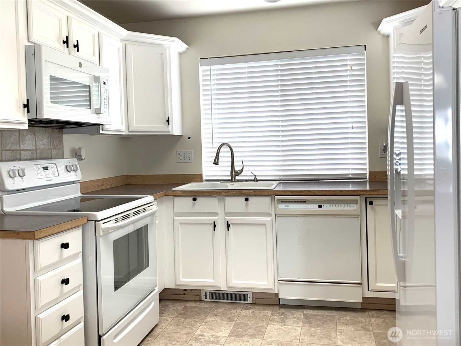 419 Lake West Loop NE, Ocean Shores, WA 98569