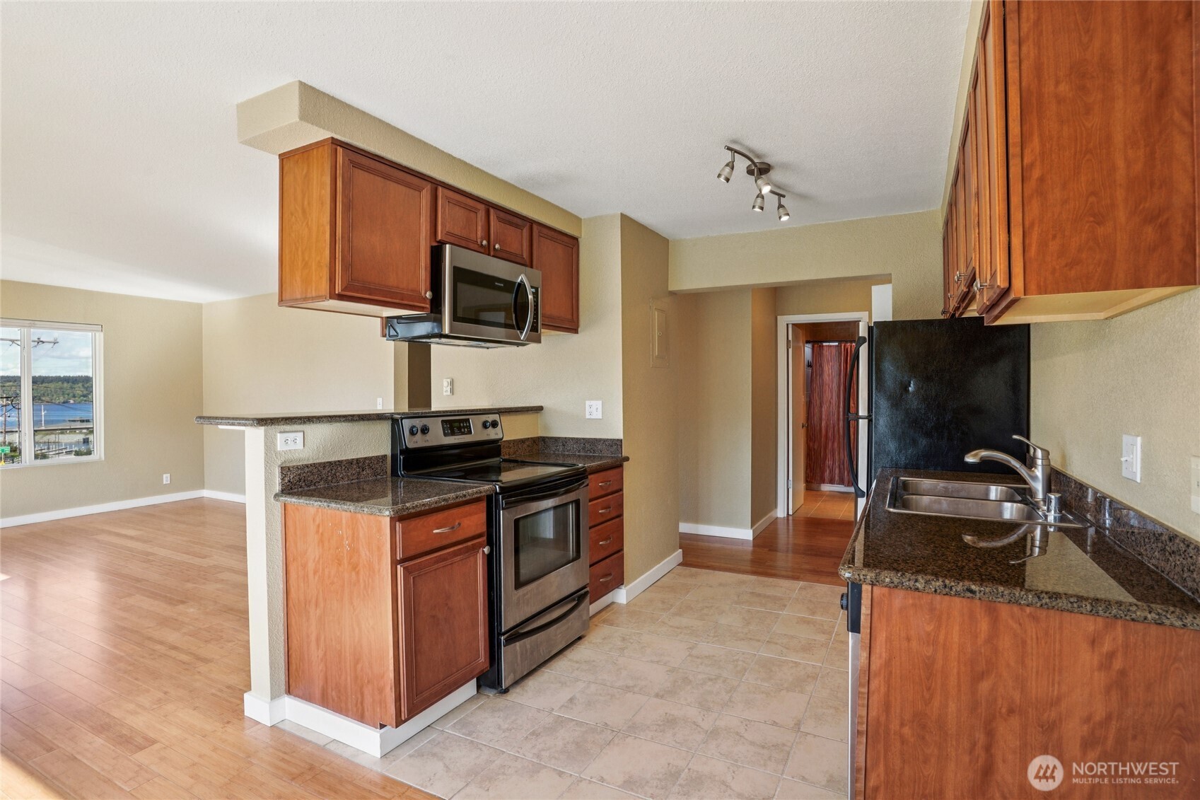 5321 N Pearl Street #206, Tacoma, WA 98407