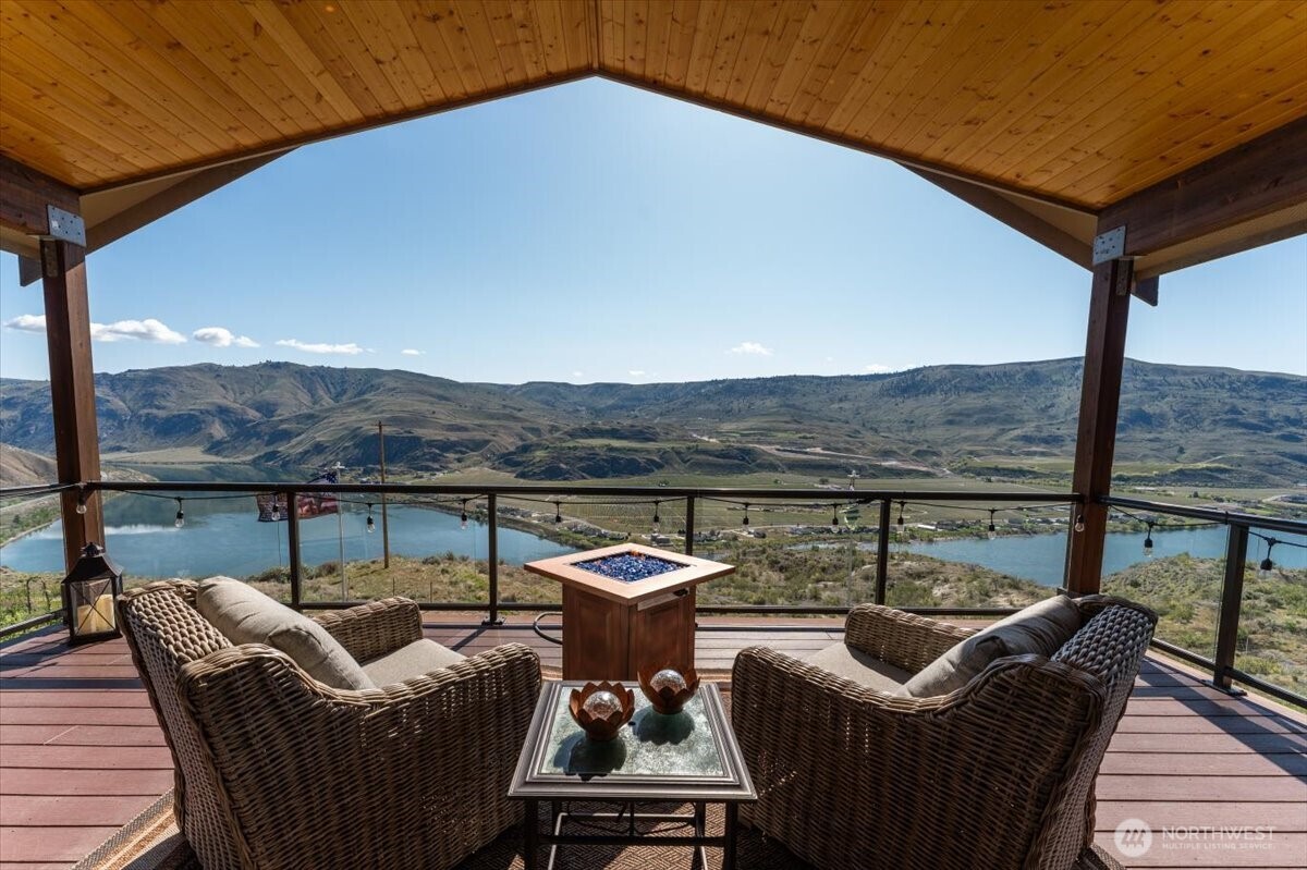 525 Columbia View Road , Chelan, WA 98816