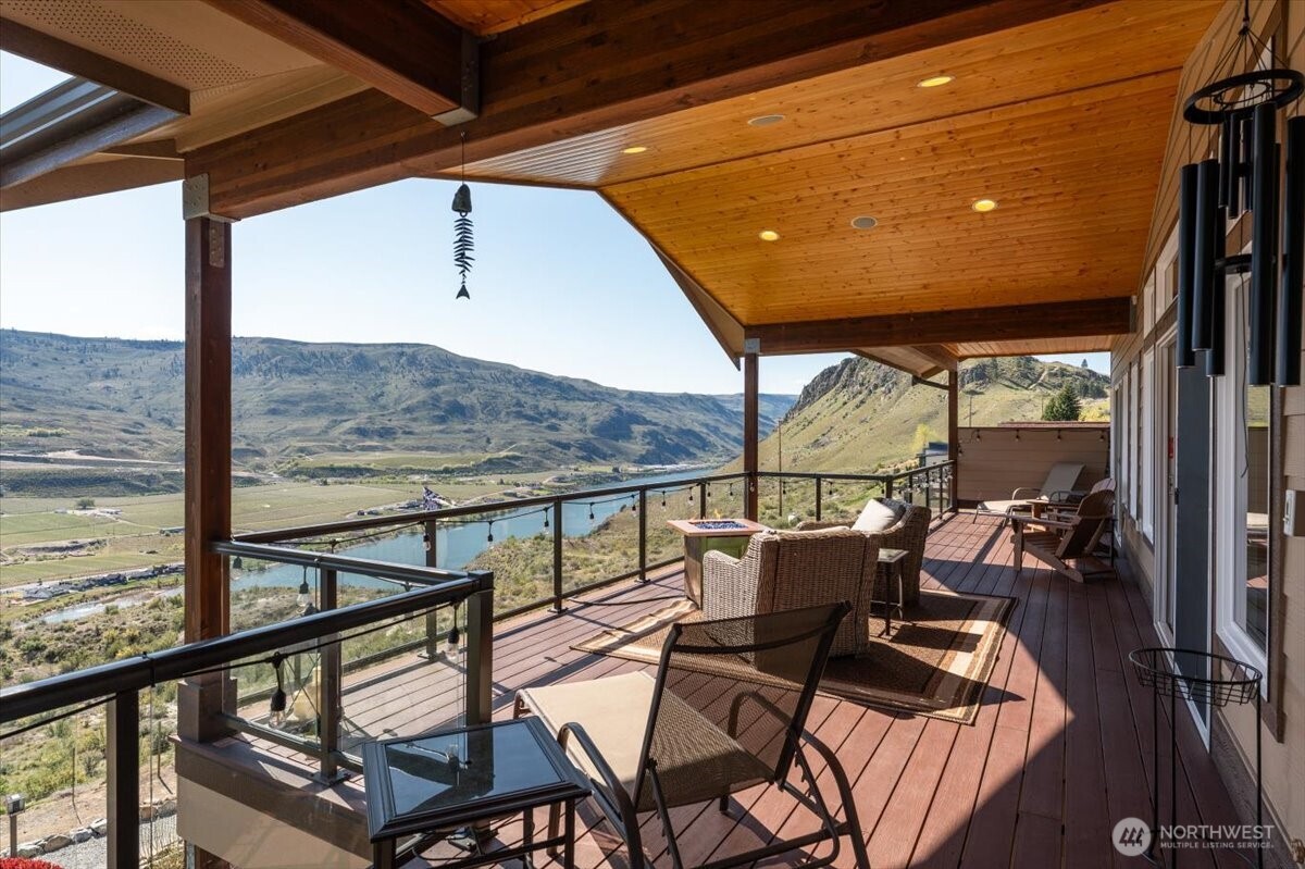 525 Columbia View Road , Chelan, WA 98816